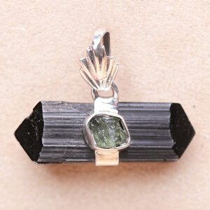 Turmalín skoryl krystal a vltavín přívěsek stříbro Ag 925 LOT1 - 2,7 cm, 4,9 g