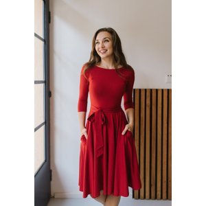 Šaty Osudová Dorothea s 3/4 rukávem, vyšší gramáž, tmavě červená Velikost: XL