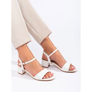 Designové bílé dámské  sandály na širokém podpatku