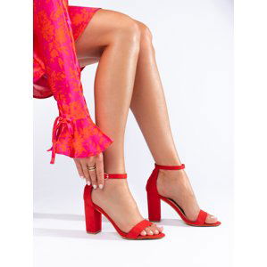 Praktické červené dámské  sandály na širokém podpatku