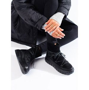 Praktické dámské černé  kotníčkové boty platforma