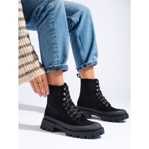 Moderní černé dámské  kotníčkové boty na plochém podpatku