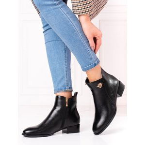 Klasické  kotníčkové boty černé dámské na plochém podpatku