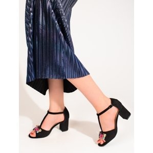 Moderní černé dámské  sandály na širokém podpatku