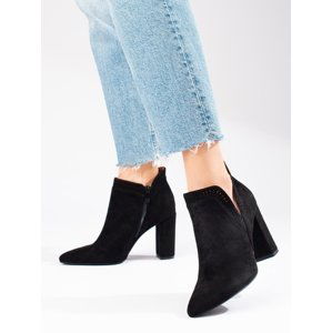 Trendy dámské  kotníčkové boty černé na širokém podpatku