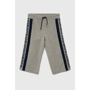 Dětské kalhoty United Colors of Benetton šedá barva, s aplikací