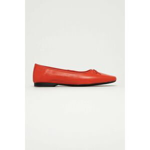 Kožené baleríny Vagabond červená barva, na plochém podpatku