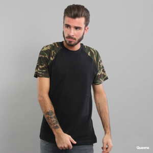 Tričko s krátkým rukávem Urban Classics Raglan Contrast Tee černé / camo zelené