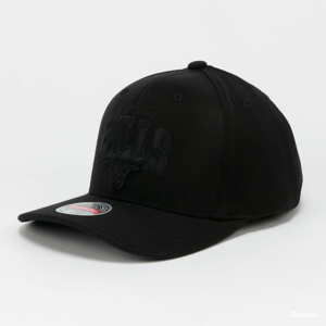 Snapback Mitchell & Ness Black Out Arch Redline Snapback Bulls černá