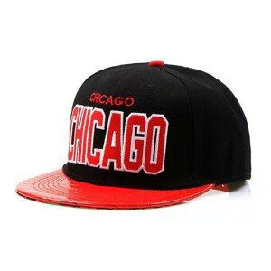 Moderní pánská snapback kšiltovka černé barvy s nápisem Chicago