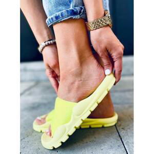 Dámské sportovní pantofle ve žluté barvě