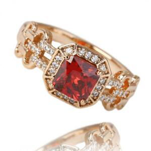 Dámský pozlacený prsten s červeným kamínkem