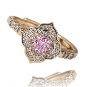 Dámský elegantní prsten s kamínky