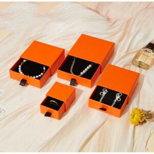 Dárková krabička na šperky v oranžové barvě