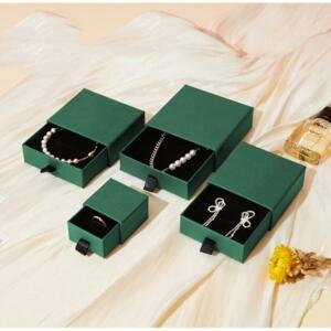 Zelená dárková krabička na šperky