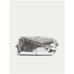 Metalická kabelka přes rameno z koženky Marks & Spencer stříbrná