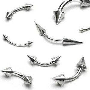 Piercing do obočí z oceli - dva lesklé špičaté hroty - Rozměr: 1,2 mm x 11 mm x 3x3 mm