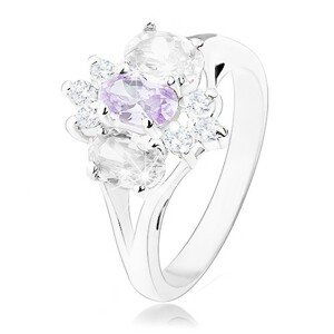 Prsten ve stříbrném odstínu s rozdělenými rameny, fialovo-čirý květ - Velikost: 59