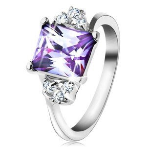 Prsten s lesklými rameny a obdélníkovým zirkonem světle fialové barvy - Velikost: 56