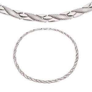Ocelový náhrdelník, šikmé linie s hadím vzorem, stříbrný odstín, magnety