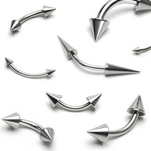 Ocelový piercing stříbrné barvy, zahnutá činka ukončená dvěma kužely - Rozměr: 1,6 mm x 8 mm x 3x3 mm