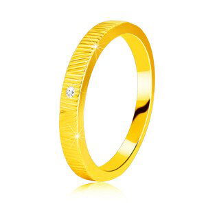 Diamantový prsten ze žlutého 14K zlata - jemné ozdobné zářezy, čirý briliant, 1,3 mm - Velikost: 52