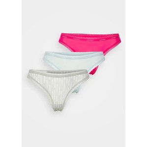 Dámská tanga Calvin Klein QD3802 6VW 3PACK M Mix