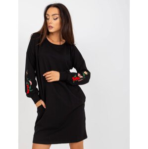 Černé mikinové šaty s výšivkou RV-SK-8088.59-black Velikost: S/M