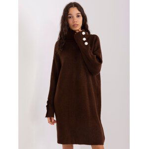 TMAVĚ HNĚDÉ PLETENÉ ŠATY S OZDOBNÝMI KNOFLÍKY NA RUKÁVECH BA-SK-0152.94P-DARK BROWN Velikost: ONE SIZE