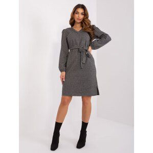 Černo-šedé vzorované mini šaty s páskem a výstřihem -LK-SK-509474.50P-grey-black Velikost: S/M