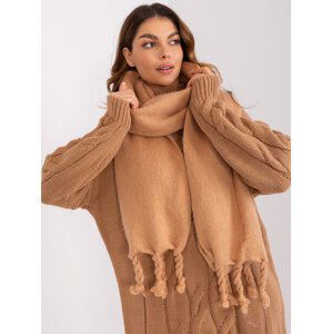 Hnědá teplá šála s třásněmi -AT-SZ-2313502.76P-camel Velikost: ONE SIZE