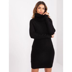 Černé svetrové šaty s rolákem PM-SK-PM-3802.37X-black Velikost: M/L