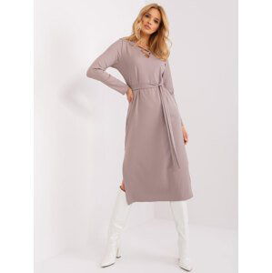 Tmavě béžové šaty s rozparky a páskem -LK-SK-509455.96-dark beige Velikost: S/M