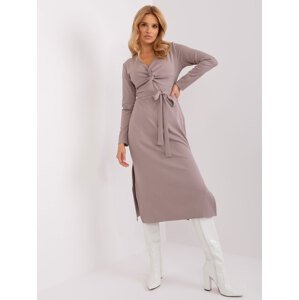 Tmavě béžové midi šaty s páskem -LK-SK-509456.99-dark beige Velikost: S/M