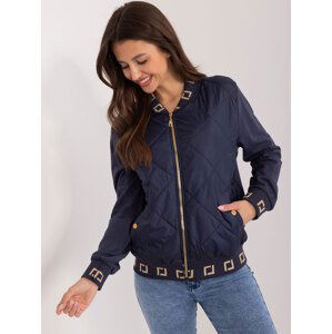 TMAVĚ MODRÝ PROŠÍVANÝ BOMBER RV-BL-8224.22-DARK BLUE Velikost: S/M