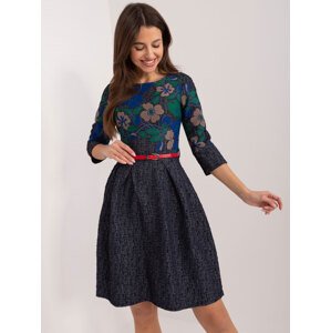 TMAVĚ MODRÉ KOKTEJLOVÉ ŠATY S PÁSKEM -LK-SK-506575.60-DARK BLUE Velikost: 38