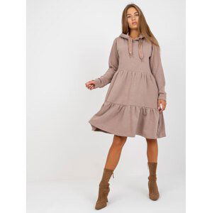 MIKINOVÉ VOLÁNOVÉ ŠATY S LESKLÝMI ŠŇŮRKAMI - BÉŽOVÉ D10027C30287A5-BEIGE Velikost: M