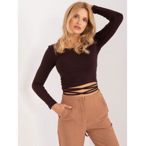 TMAVĚ HNĚDÝ CROP TOP S DLOUHÝM RUKÁVEM A OZDOBNÝMI ŠŇŮRKAMI EM-BZ-782.95-DARK BROWN Velikost: ONE SIZE