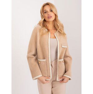 TMAVĚ BÉŽOVÉ ELEGANTNÍ SAKO S KAPSAMI MBM-ZT-50220.07-DARK BEIGE Velikost: ONE SIZE