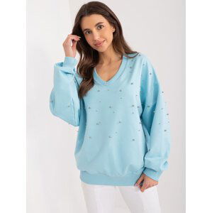 SVĚTLE MODRÁ OVERSIZE MIKINA S VÝSTŘIHEM A APLIKACÍ -FA-BL-9369.73-LIGHT BLUE Velikost: ONE SIZE