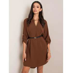 TMAVĚ HNĚDÉ ASYMETRICKÉ KOŠILOVÉ ŠATY S OPASKEM DHJ-SK-5766.18X-BROWN Velikost: ONE SIZE