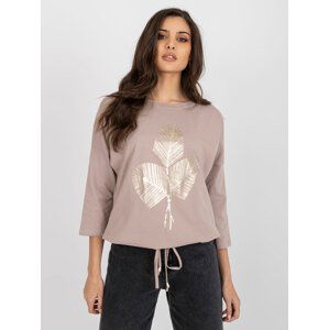 BÉŽOVÉ TRIČKO CLAUDIA SE ZLATÝM POTISKEM A VÁZÁNÍM V PASE RV-BZ-7508.29P-BEIGE Velikost: S/M