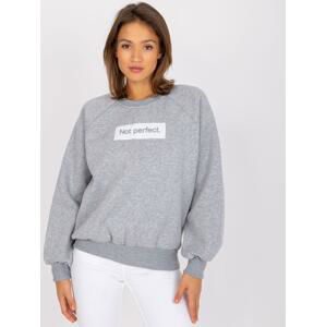 ŠEDÁ MIKINA TRACY S POTISKEM "NOT PERFECT" -EM-BL-N652.46-GREY Velikost: L/XL