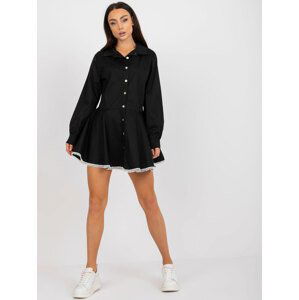 ČERNÉ KOŠILOVÉ MINI ŠATY S KRAJKOU NA SUKNI DHJ-SK-6801.63P-BLACK Velikost: ONE SIZE