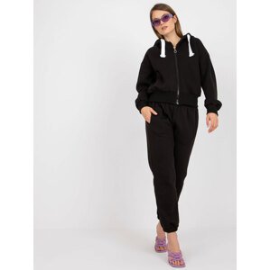 ČERNÁ TEPLÁKOVÁ SOUPRAVA S KAPUCÍ -EM-KMPL-714.44-BLACK Velikost: ONE SIZE