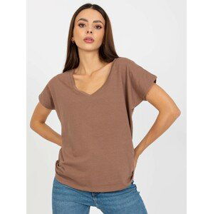 TMAVĚ BÉŽOVÉ TRIČKO S VÝSTŘIHEM DO V B-014.59-DARK BEIGE Velikost: 2XL