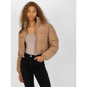 HNĚDÁ ZKRÁCENÁ ZIMNÍ CROP BUNDA NM-KR-P21-7930.15-CAMEL Velikost: XL