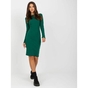 TMAVĚ ZELENÉ ŽEBROVANÉ ŠATY SE STOJÁČKEM -EM-SK-672.04P-DARK GREEN Velikost: ONE SIZE