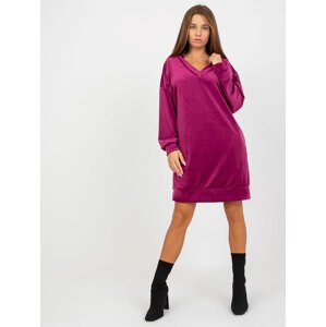 FUCHSIOVÉ VOLNÉ VELUROVÉ ŠATY S KAPSAMI -RP-TU-8189.95-FUCHSIA PINK Velikost: S/M