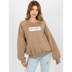 TMAVĚ BÉŽOVÁ MIKINA NOT PERFECT BEZ KAPUCE EM-BL-N652.46-DARK BEIGE Velikost: L/XL